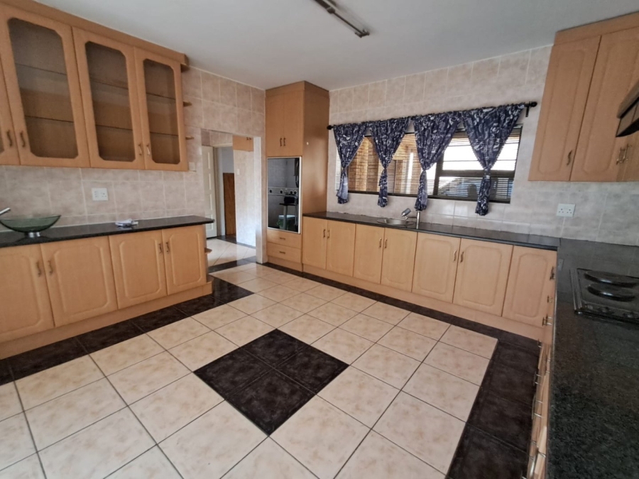 4 Bedroom Property for Sale in Roylglen Gardens Northern Cape